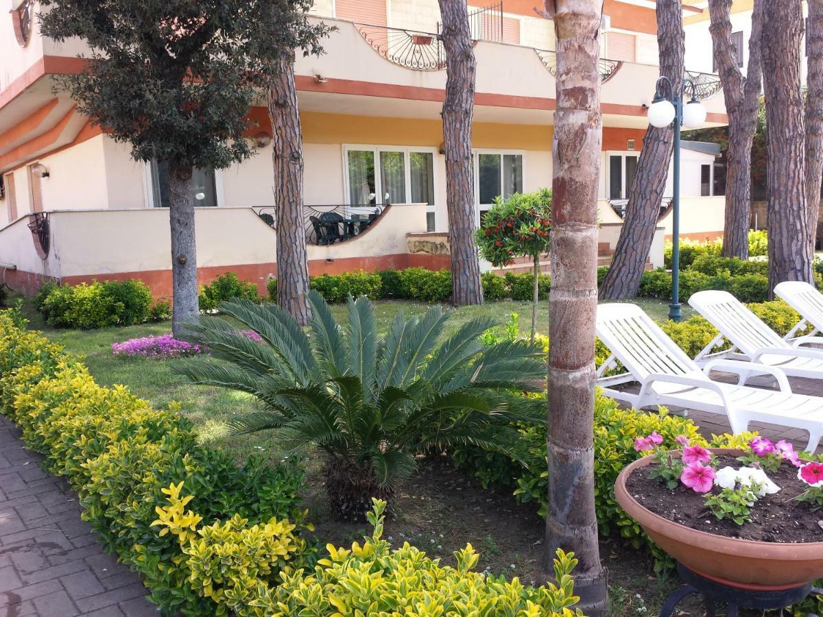 Thaire Resort Castel Volturno Exteriér fotografie