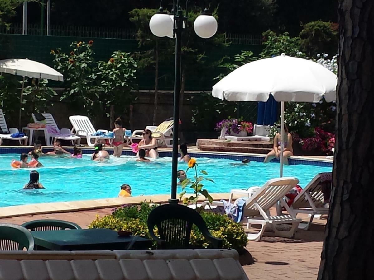 Thaire Resort Castel Volturno Exteriér fotografie