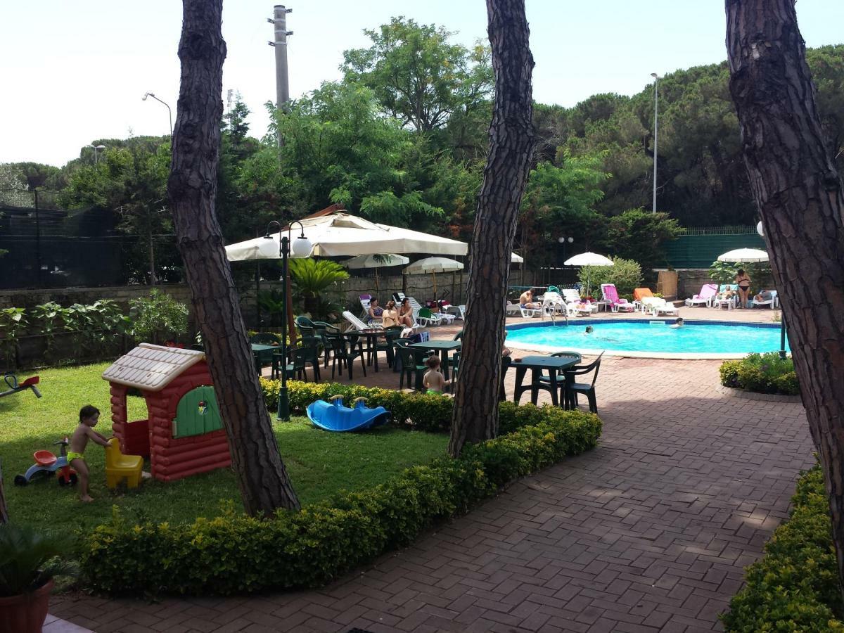 Thaire Resort Castel Volturno Exteriér fotografie