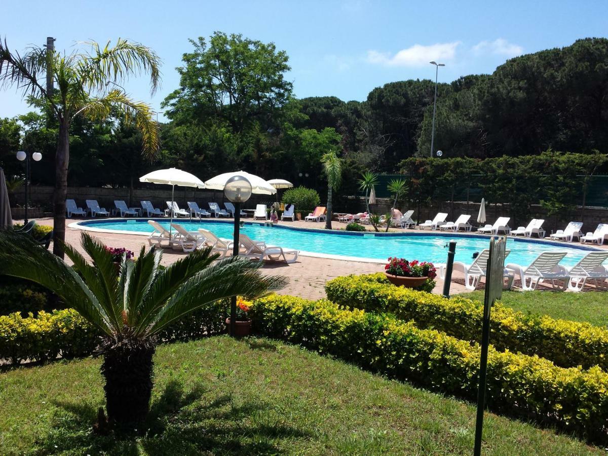 Thaire Resort Castel Volturno Exteriér fotografie