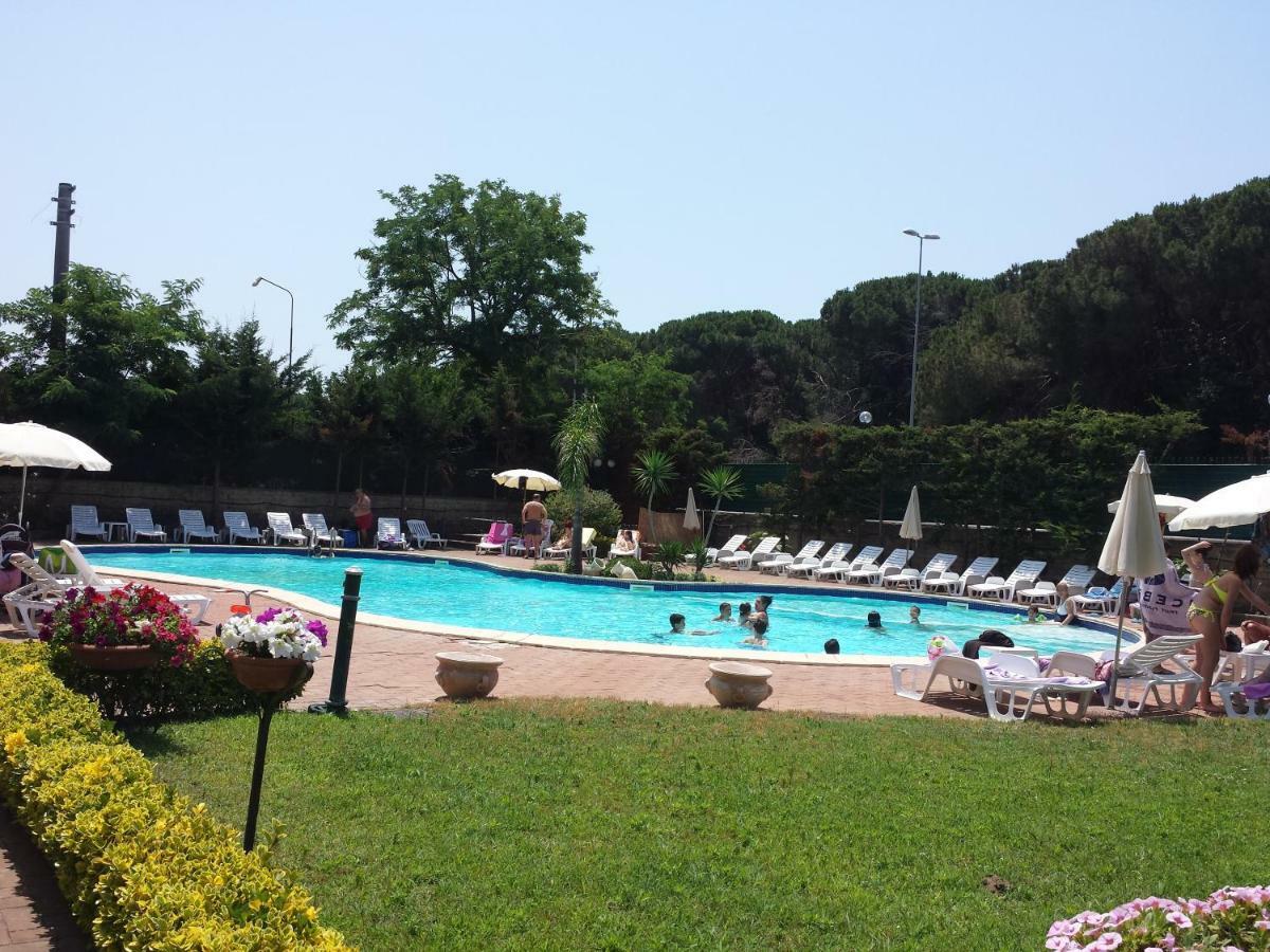 Thaire Resort Castel Volturno Exteriér fotografie