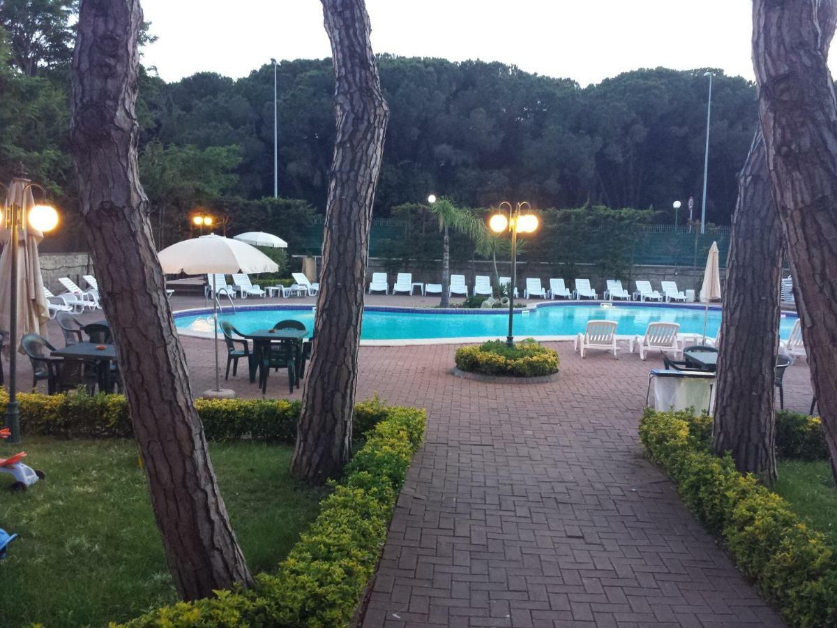 Thaire Resort Castel Volturno Exteriér fotografie